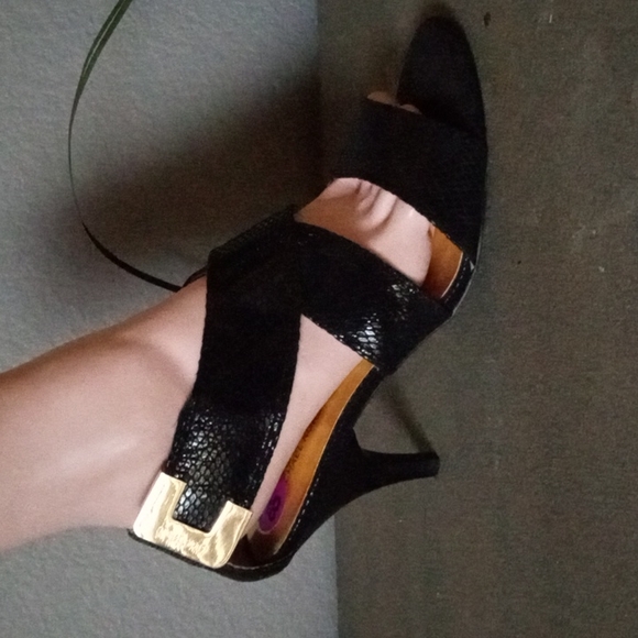 New! MICHAEL KORS " Viola Mid " Black Snake Embossed Leather Heel Sandals. 8.5M - Picture 2 of 10